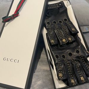 Gucci soft lamb leather fingerless gloves with tiger detail size 8